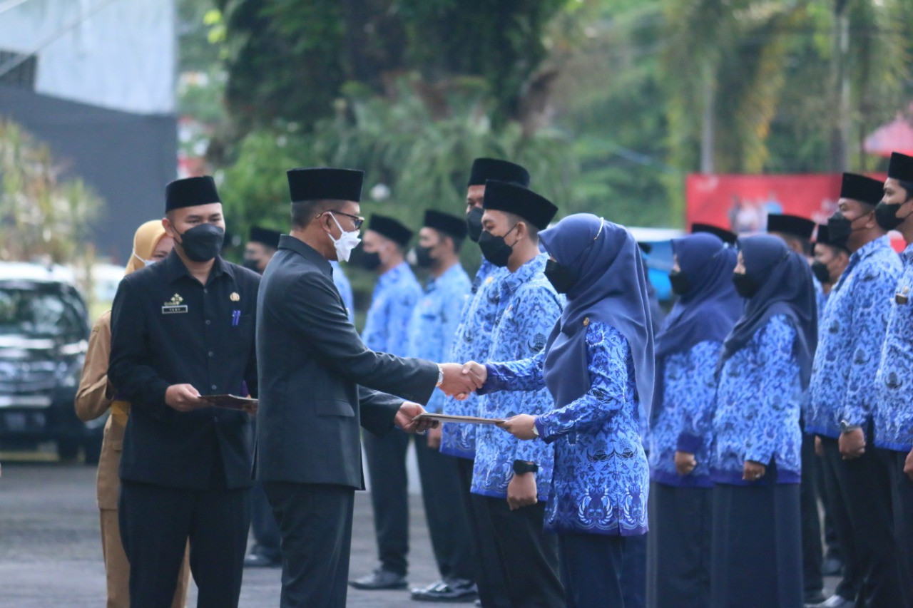 Pengambilan Sumpah dan Penyerahan SK PNS Secara Simbolis di Lingkungan Pemerintah Kabupaten Ciamis