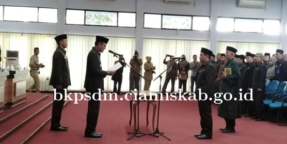 Pelantikan Jabatan Pimpinan Tinggi Pratama oleh Bupati Ciamis Herdiat Sunarya