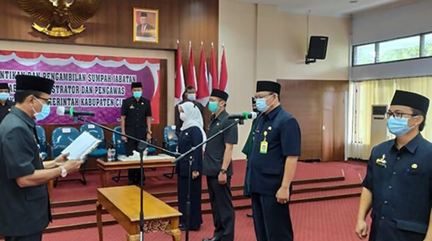 Pelantikan dan Pengambilan Sumpah Jabatan Pejabat Administrator dan Pengawas di Kabupaten Ciamis